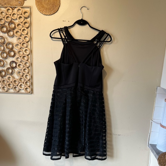 Guess Los Angeles size 10 mid length skater / open back polyester dress… - Picture 6 of 10